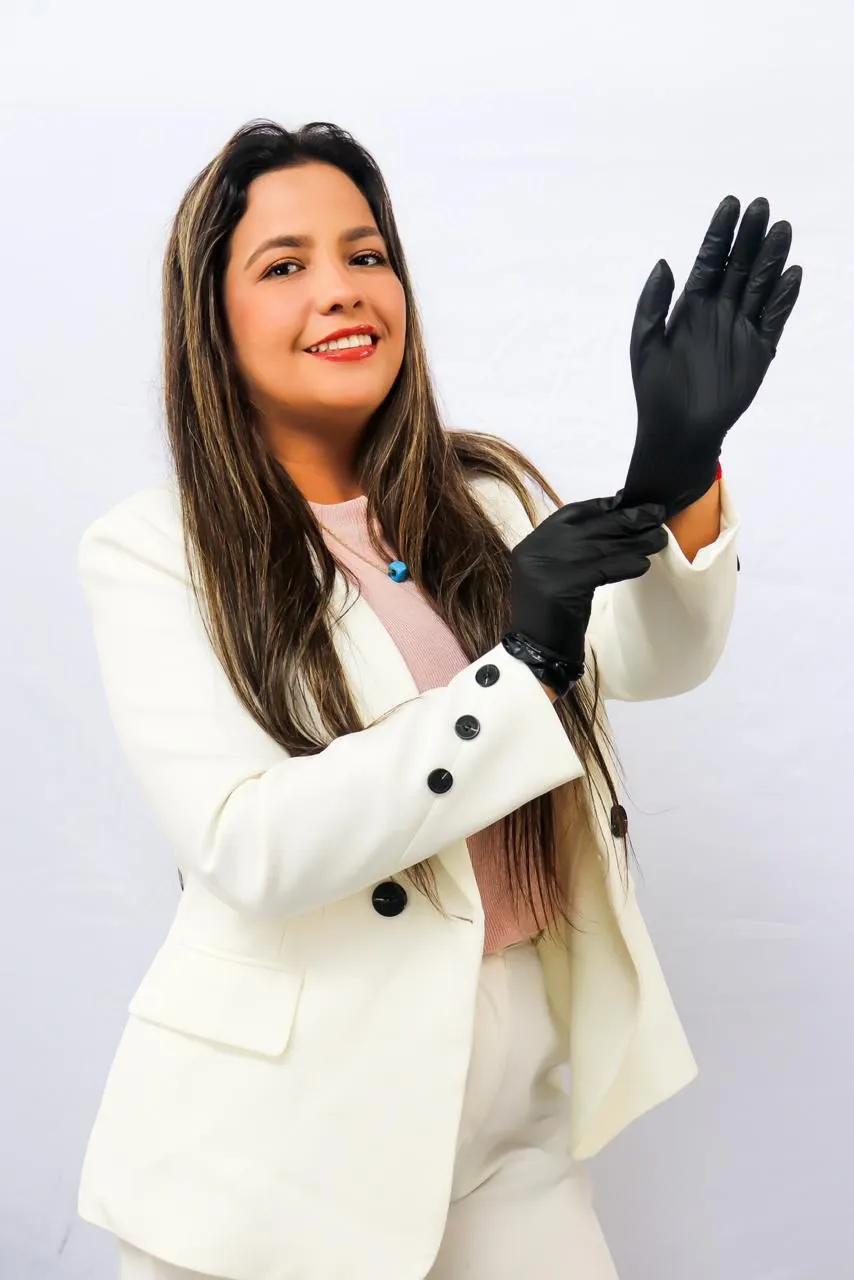 Gabriela Rivero — Especialista en Micropigmentación