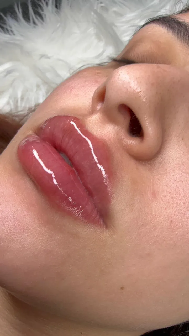 Labios micropigmentados close up